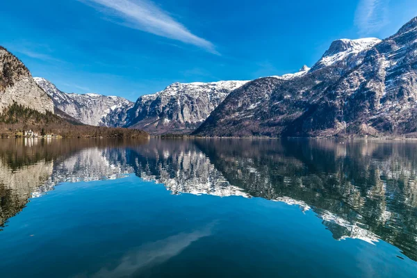 Lake Hallstater lásd a hegyek-Hallstatt — Stock Fotó