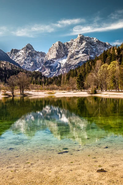 Jasna tó, hegyi tartomány-Kranjska Gora, Szlovénia — Stock Fotó