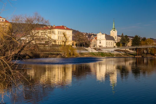 Floden Berounka och Radotin stad-Tjeckien — Stockfoto