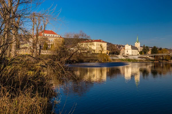 Nad rzeką Berounka i Radotin miasta-Czechy — Zdjęcie stockowe