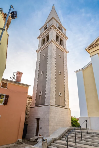 Turm der Pfarrkirche St. Martin-Vrsar, Kroatien — Stockfoto