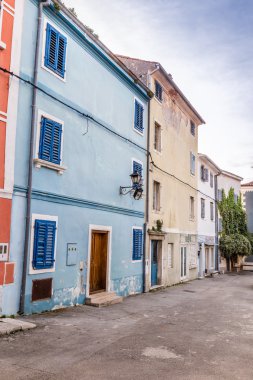 Renkli binalar sokaklarda Vrsar - Hırvatistan