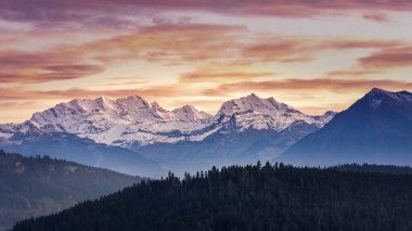 Işıl ışıl Alpler Oberland İsviçre dağları gün batımı