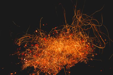 Balkon arka planında yangın kıvılcımları