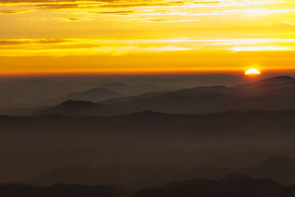 Beau Ciel Paysage Coucher Soleil Coloré Dans Les Montagnes — Photo