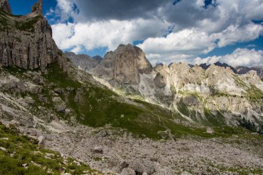 Dolomitlerdeki dağ manzarası, Güney Tyrol, İtalya