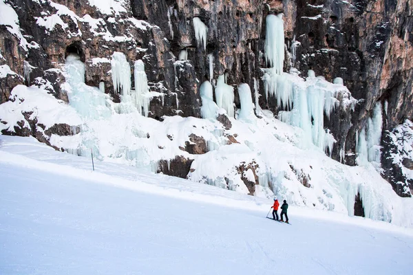 冻结的瀑布 隐藏山谷底下滑雪滑雪区 Lagazuoi Armentarola 101 滑雪雪道 白云岩 教科文组织世界遗产站点 南蒂罗尔 意大利 — 图库照片