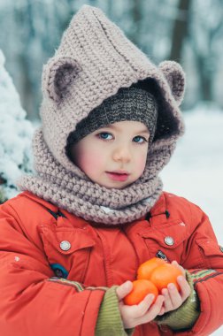 Kış günü çocuk