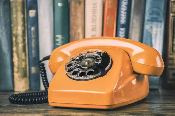 Telefone retro laranja — Fotografia de Stock