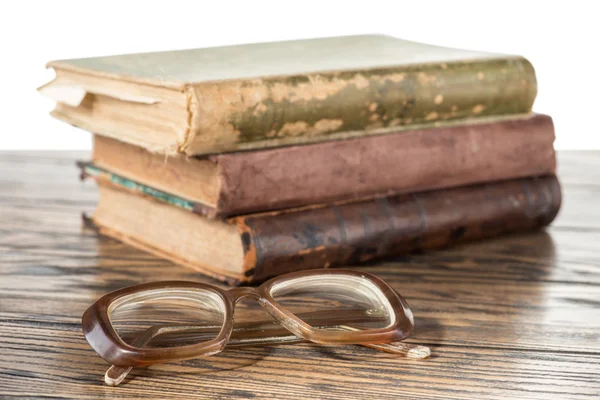 Vintage eyeglasses and books — Stock Photo, Image