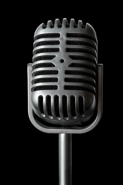 Микрофон на черном фоне — стоковое фото