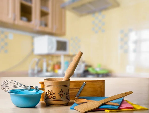 Electrodomésticos de cocina en la mesa — Foto de Stock