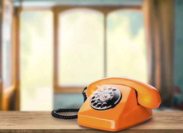 Teléfono vintage en mesa de madera — Foto de Stock