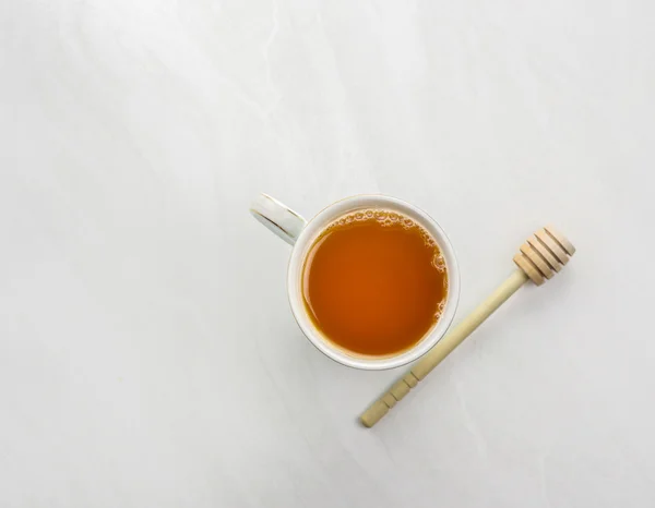 Té con miel en la mesa — Foto de Stock