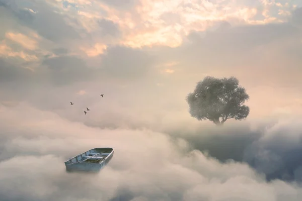 Boat in heavenly ocean — Stock Photo, Image