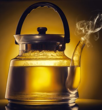 Çaydanlık sıcak su ile