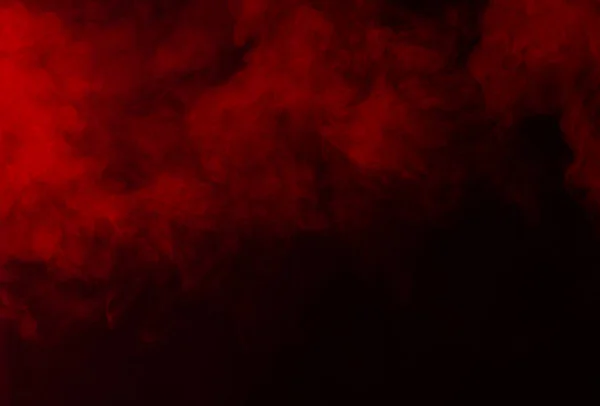 Siyah arkaplanda kırmızı duman