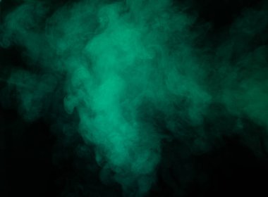 Siyah arkaplanda yeşil duman dokusu