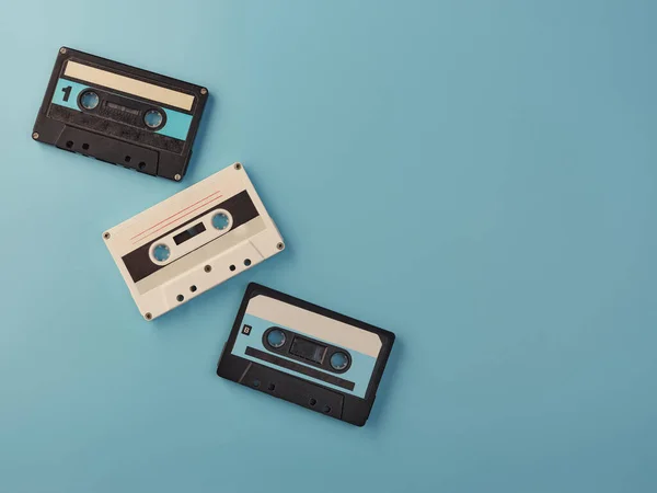 Cassetes Áudio Vintage Fundo Azul — Fotografia de Stock