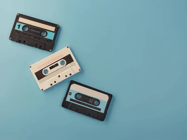 Casetes Audio Vintage Sobre Fondo Azul — Foto de Stock