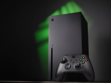 UKRAINE, KHARKOV - 06 HAZİRAN, 2021: Yeni video oyun konsolu Xbox Serisi X