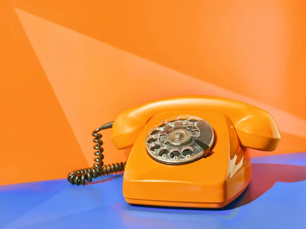 Vintage Sárga Telefon Asztalon — Stock Fotó