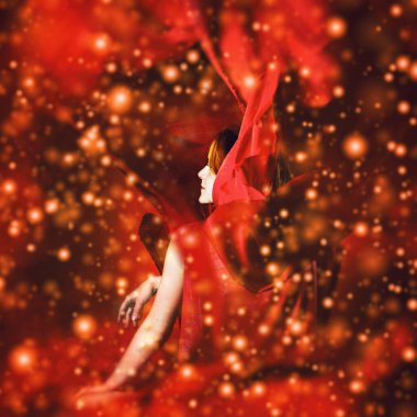 Kırmızı kumaşlı ve soyut efektli bir kız.