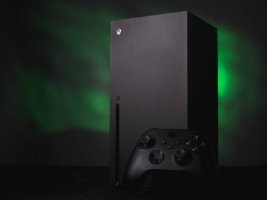 UKRAINE, KHARKOV - 22 Mayıs 2021: Yeni oyun konsolu Xbox X serisi