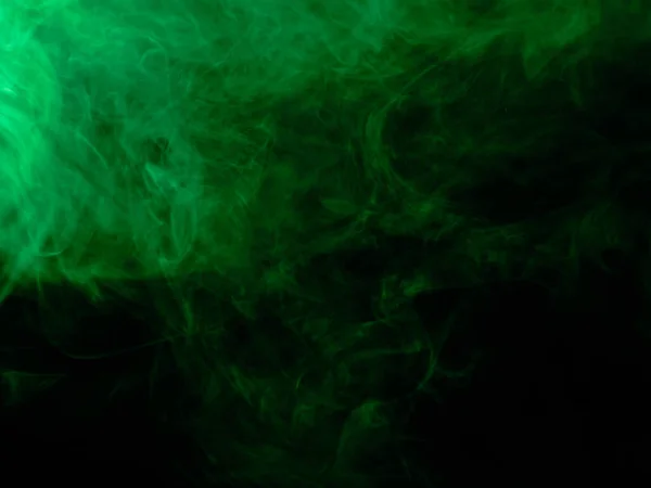 Humo Verde Aislado Sobre Fondo Negro —  Fotos de Stock