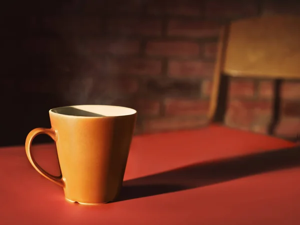 Plan Rapproché Coloré Pour Publicité Avec Tasse Sur Table Sur — Photo