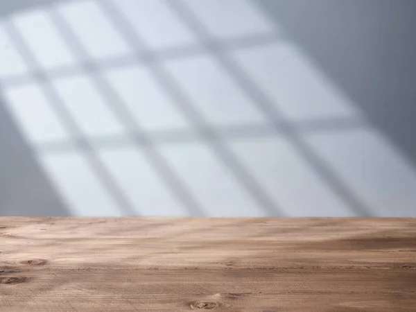 Meja Kayu Kosong Atas Dengan Cahaya Dari Jendela — Stok Foto