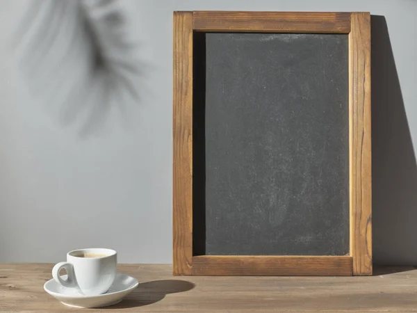 Krijtbord Tafel Een Kopje Espresso — Stockfoto