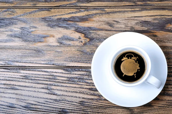 Kawa na drewnianym stole — Zdjęcie stockowe