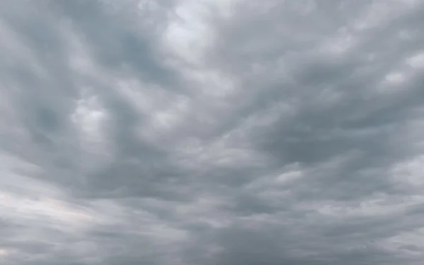 Nuvole bianche nel cielo — Foto Stock