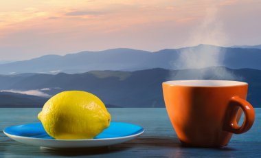 Çay limon ve dağlar