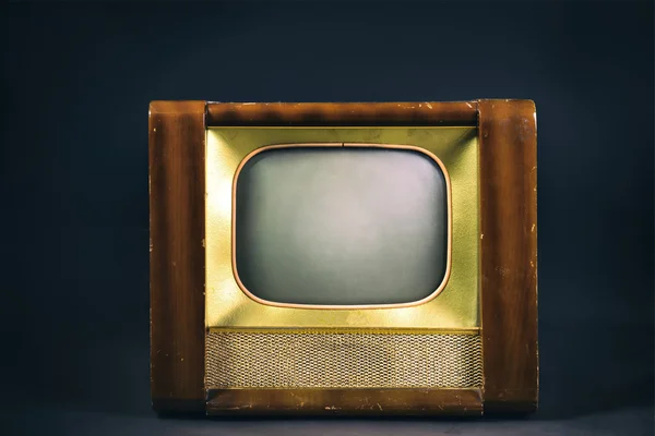 Винтажное телевидение на черном — стоковое фото