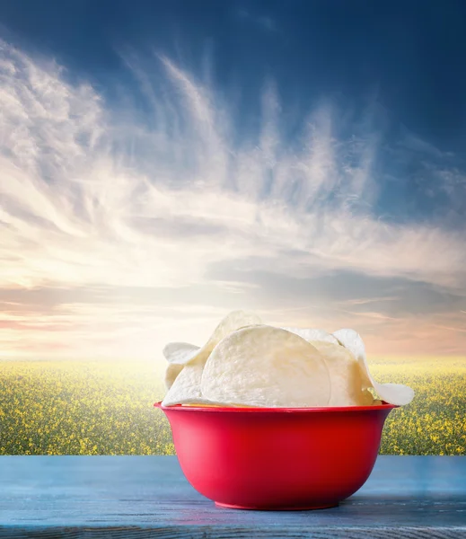 Potato chips in bowl — Stock Photo, Image