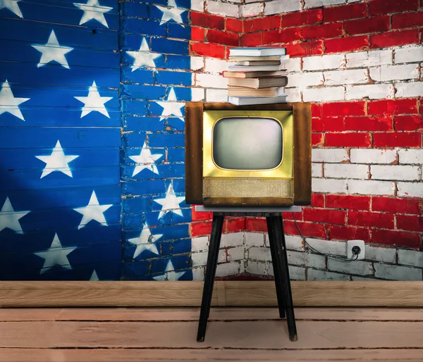 TV i książek w stylu amerykańskim — Zdjęcie stockowe