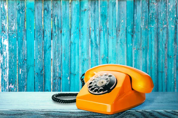 Vintage telefonen på bordet — Stockfoto