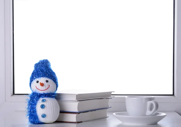 Bonhomme de neige, café et livres — Photo