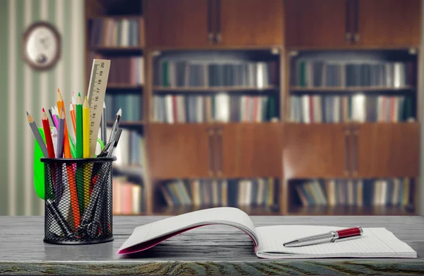 Kopie-boek, pen en potloden op tafel — Stockfoto