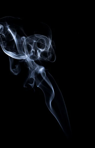 Rauch auf schwarzem Hintergrund — Stockfoto