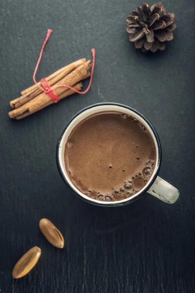 Cioccolata calda in tazza di ferro — Foto Stock