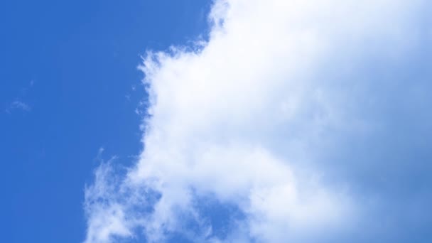 Захід Сонця Блакитному Небі Блакитне Небо Деякими Хмарами Хмари Блакитного — стокове відео