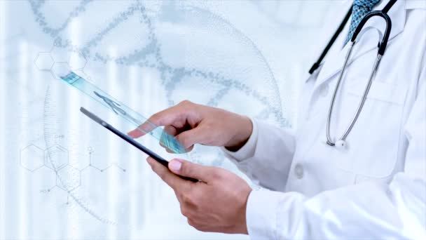 Arzt Berührt Elektronische Krankenakte Auf Tablet Dna Digitale Gesundheitsversorgung Und — Stockvideo