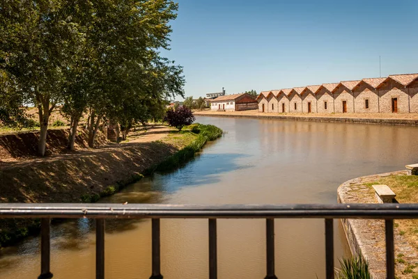 Canal Castilla Καθώς Περνά Μέσα Από Την Επαρχία Palencia — Φωτογραφία Αρχείου