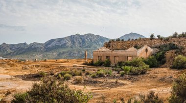 Terk edilmiş Mezar Madenleri 'nin kalıntıları. Murcia bölgesi. İspanya