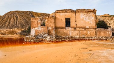 Terk edilmiş Mezar Madenleri 'nin kalıntıları. Murcia bölgesi. İspanya