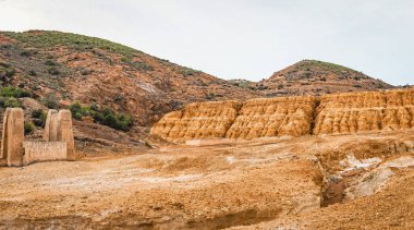 Terk edilmiş Mezar Madenleri 'nin kalıntıları. Murcia bölgesi. İspanya. 