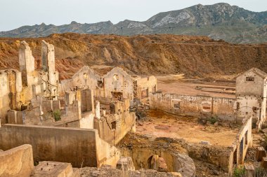 Terk edilmiş Mezar Madenleri 'nin kalıntıları. Murcia bölgesi. İspanya.